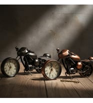 Metal Bilyeli Saatli Motor – 20 cm Dekoratif Masa Üstü Model (Karışık)