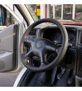 Dikmeli Direksiyon Kılıfı Siyah Deri Kırmızı İpli Vw Transporter T4 ile Uyumlu