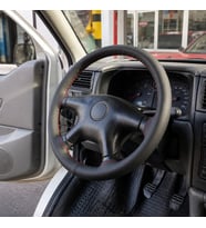 Dikmeli Direksiyon Kılıfı Siyah Deri Kırmızı İpli Vw Transporter T4 ile Uyumlu