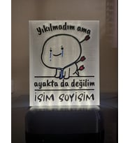 Kişiye Özel İsimli Hediyelik Kablolu Led Lamba - M8 - Yıkılmadım ama ayakta da değilim (Beyaz)