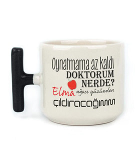 Oynatmama Az Kaldı Doktorum Nerede Baskılı Siyah Kulplu T Kupa