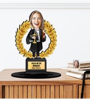 Kişiye Özel Karikatürlü Yılın Avukatı Ahşap Oscar - Masaüstü Biblo
