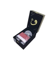 Kur'an + Bayrak + Fincan Hediye Seti (Hafız Boy, Kırmızı, Kabe Motifli)