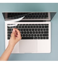Macbook Air 15.3inç M2-M3, Ekran Koruyucu Anti Scratch (TouchID'li Air M2-M3) A2941 A3114 ile Uyumlu (Renksiz)