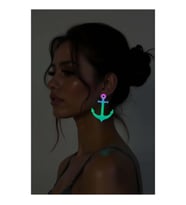 Rainbow Reflektörlü Çapa Küpe, Şık Lazer Kesim Küpe