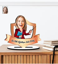 Kişiye Özel Yılın En Tatlı Öğretmeni Karikatürlü Ahşap Biblo (Çok Renkli)