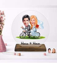 BK Gift Kişiye Özel Evleniyoruz Karikatürlü Yuvarlak Ahşap Standlı Biblo-3