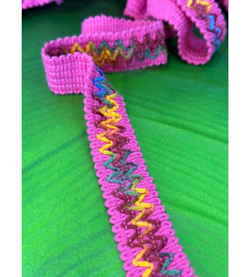 PEMBE DESENLİ TRİKO ŞERİT DİKİŞ GİYİM APLİKE EB 2 CM (1 METRE )