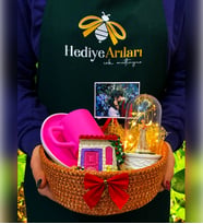 Fotoğraflı Hediye Sepeti  Pembe Kahve Fincanı & Magnet & Işıklı Şans Melekli Fanus