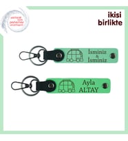 Karavanıyla Tüm Ülkeyi Gezenlere, Kişisel Deri Anahtarlık 2’li Set, Açık Yeşil-Fıstık Yeşil