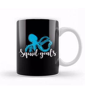 Fish Squid Goals Cute & Funny Squad Goals Pun Joke Kupa Bardak Porselen