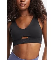 Nike Indy Training Plunge Cutout Medium Support Sports Bra Kadın Dekolteli Orta Destekli Spor Sütyen Bra Siyah