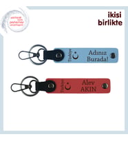 Yeni Yıl İçin Vatan Temalı Hediye – Ayyıldız ve Türkiye 2’li Anahtarlık Hediyesi, Mavi-Nar Çiçeği