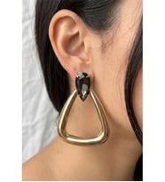 DAMLA TAŞLI BÜYÜK ÜÇGEN METAL KÜPE 7 CM.