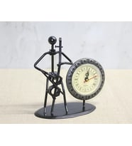 Metal Saatli Keman Çalan Müzisyen Alk4333