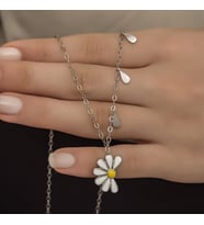 Rodyum Papatya Seviyor Sevmiyor 925 Gümüş Ayar Kadın Kolye