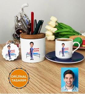 Kişiye Özel Karikatürlü Fizyoterapist Hediye Seti Türk Kahvesi Fincanı, Kalemlik, Anahtarlık Erkek Fizyoterapiste Tıp Bayramı Hediyesi (Lacivert)