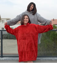 Ev Konforu İçin Yumuşak Peluş Giyilebilir Battaniye – Kapüşonlu Oversize Tasarım (Kırmızı)