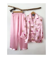 Çiçekli Gömlek Yaka Saten Kadın Pijama Takımı S107 (Pembe)
