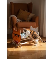 Renkli ve sevimli turuncu kedi tasarımlı sallanan beşik