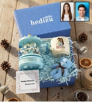 Kişiye Özel Karikatürlü Hamile Anne Adayına Hediye Hediye Kutusu - Kişiye Özel T Kupa, Atlı Karınca Müzik Kutusu, Peluş Anahtarlık Anneler Günü Hediyesi