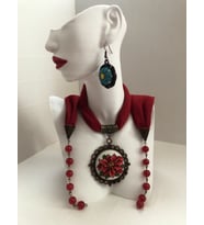 Kanaviçe İşlemeli Fular Kolye (Kırmızı-Kırmızı)