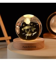 Kişiye Özel Işıklı Ahşap Kaideli Aşk ve Gül Cam Küre 8cm*6cm