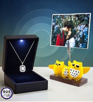 Size Özel Fotoğraflı Led Işıklı Kutusunda 925 Ayar Gümüş Baget Taşlı Kolye (Bayk