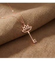 Kişiye Özel 925 Ayar Gümüş Lotus Anahtar Model Numara Kolye (Rose)
