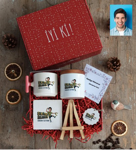 Kişiye Özel Karikatürlü Sarı Lacivert Taraftar Hediye Kutusu - Kişiye Özel T Kupa, Seramik Kalemlik, Dekoratif Taş İsimlik, Güneş Anahtarlık Doğum Günü Hediyesi