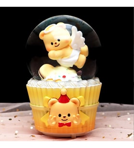 Cupcake Temalı Melek Ayıcık Temalı Işıklı Müzikli Püskürtmeli Kar Küresi (Sarı)
