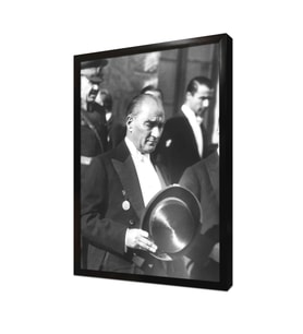 Atatürk Merdivenlerden İnerken Çerçeveli Mdf Tablo