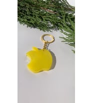 Parlak Limon Sarısı Renkli Apple Elma Şekil Gold Aksesuarlı Epoksi Anahtarlık El Yapımı Hediyelik