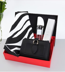 Siyah Yumuşak Deri Kartlık Cüzdan & Zebra Desen Fular & Avon Pur Blanca Kadın Parfüm Hediye Seti