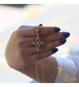 Sevgiliye Hediye Kuzey Yıldızı Kadın Kolye – Işıltılı Yeşil ve Beyaz Taşlarla Şık Tasarım (Gold)