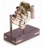 DENİZCİLİK GRUBU-Marine Pirinç Aksesuar-STANDLI SEXTANT-16*8*13 CM-JTTR30466 (Sarı)