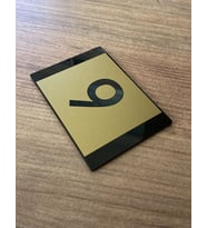 Yönline Minimal Gold Tasarım Apartman Daire Kapı Numarası