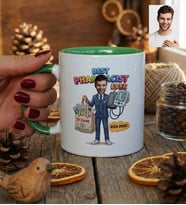 Kişiye Özel Karikatürlü Erkek Eczacı Kupa Bardak Tıp Bayramı Hediyesi