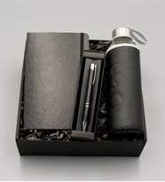 H2O Kılıflı Siyah Su Matarası & Siyah Defter & Siyah Tükenmez Kalem Hediye Seti