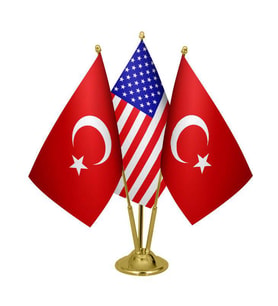 Masa Üstü Amerika Bayrağı Türk Bayrağı Üçlü Pirinç Direk Masa Bayrak Seti