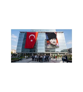 Üniformalı Kalpaklı Gazi Mustafa Kemal Atatürk Bayrak ve Türk Bayrağı Premium Raşel Kumaş 2'li Set 10x15 metre ATA24
