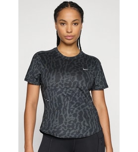 Nike Swift Women's Dri-Fit Short-Sleeve Running Top Kadın Reflektörlü Koşu Tişörtü Siyah