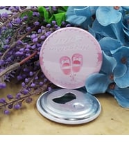 15 Adet Pusetli Bebek Konsept Baskılı Bebek Şekeri Metal Magnet Açacak 58 mm-