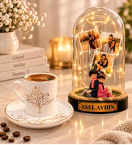 Kişiye Özel 3 Fotoğraflı Yazılı LED Sırt Sırta Fanus ve Hayat Ağacı Porselen Kahve Fincanı