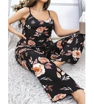 pilelistore Büyük Beden Siyah Üstüne Çiçek Desenli İnce Askılı 2'li Pijama Takımı