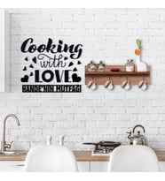 BK Home Doğal Ahşap Raflı Dekoratif Fincan Askılığı ve İsme Özel Mutfak Duvar Süsü-7 (Siyah)