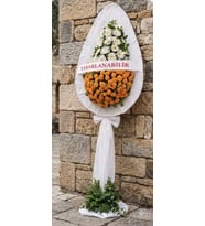 Beyaz Gerbera ve Turuncu Cinya Süslemeli Tek Katlı Çelenk