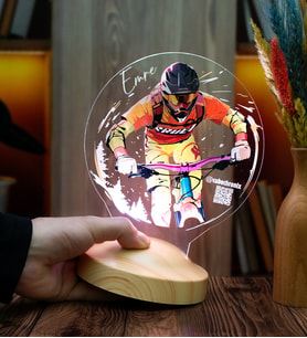 MTB’ciye Özel İsimli LED Lamba – Downhill Temalı Dağ Bisikleti Sporcu Hediyesi