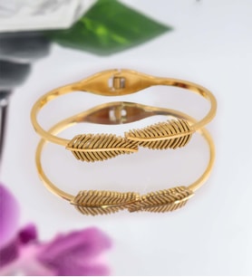 Yaprak Detaylı Çelik Kelepçe Bileklik (Gold)