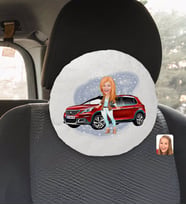 BK Gift Kişiye Özel Plakalı Kadın Peugeot 2008 Karikatürlü Yuvarlak Araç Koltuk Yastığı-2